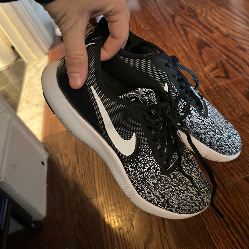 Nike flex contact sneakers size 9.5